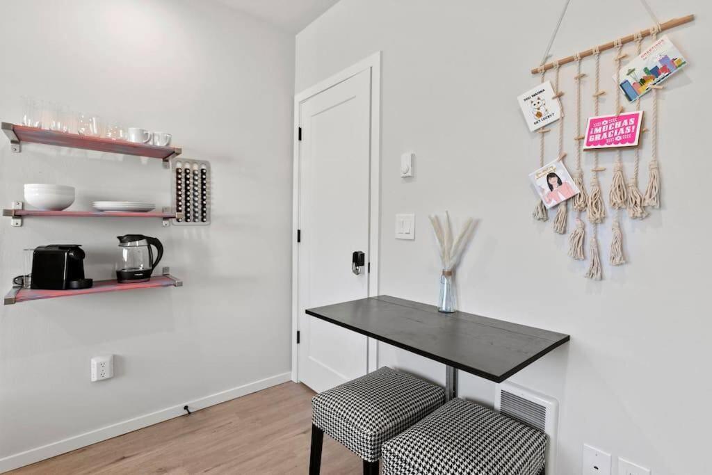 Bodhi'S Sweet Suite - Micro Studio - 91Walkscore Seattle Bagian luar foto