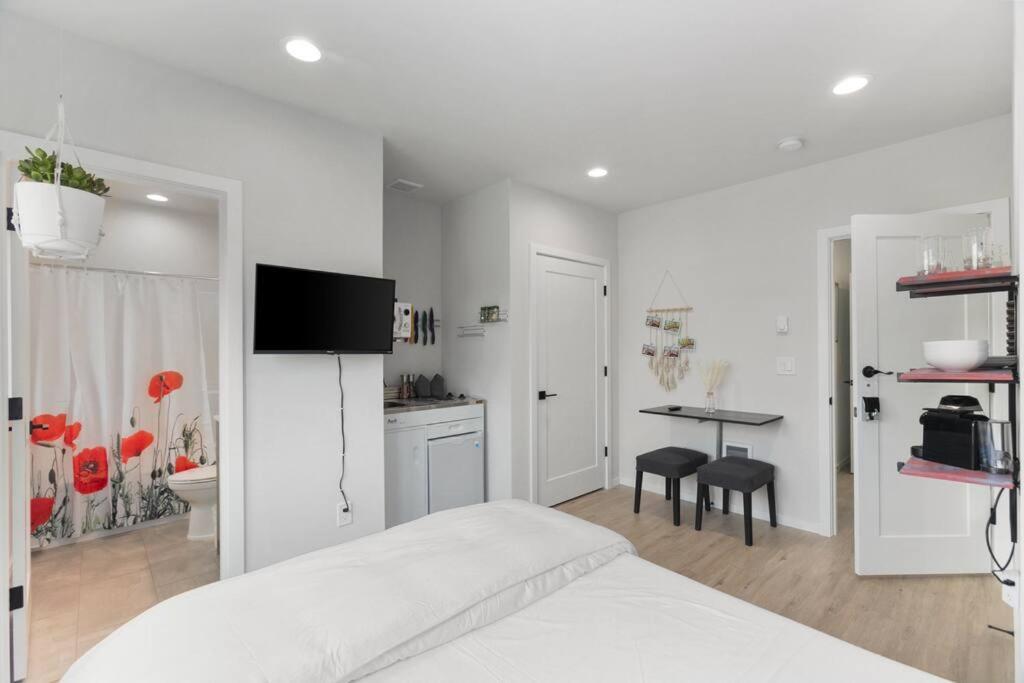 Bodhi'S Sweet Suite - Micro Studio - 91Walkscore Seattle Bagian luar foto